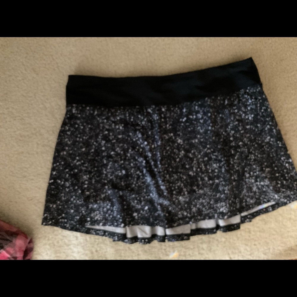 Lululemon Circuit Breaker skirt Splatter Black White Size 10 Tall